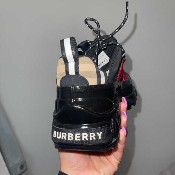 Burberry shoes - Picture 2 of 2